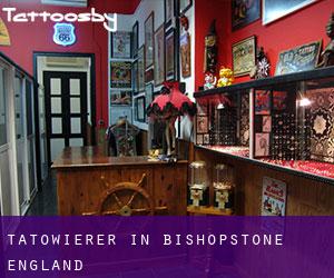 Tätowierer in Bishopstone (England)