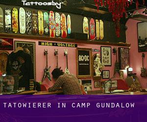 Tätowierer in Camp Gundalow