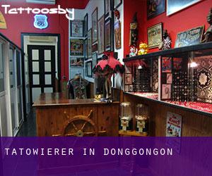 Tätowierer in Donggongon